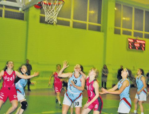 Девчонки СШ №9 выиграли зональный этап "КЭС-баскет"