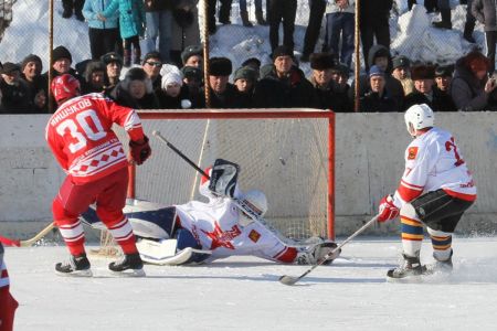 Ветераны Ржева сыграли с легендами хоккея (ФОТО)
