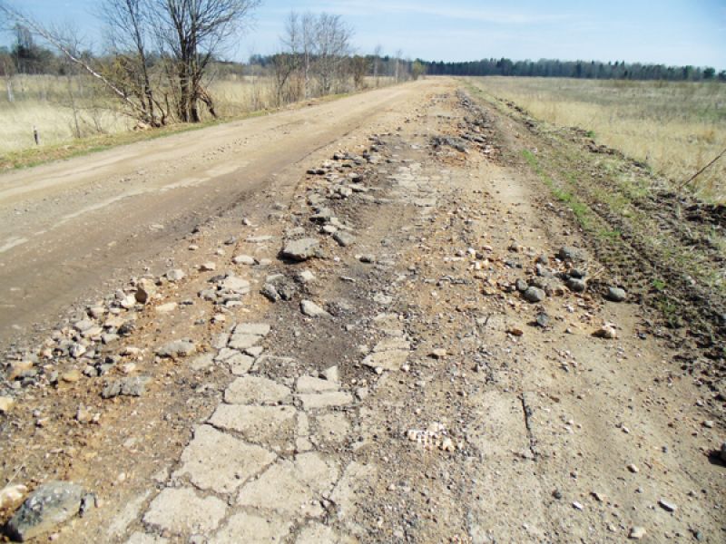 Большегрузы ВВКЗ разбили сельскую дорогу