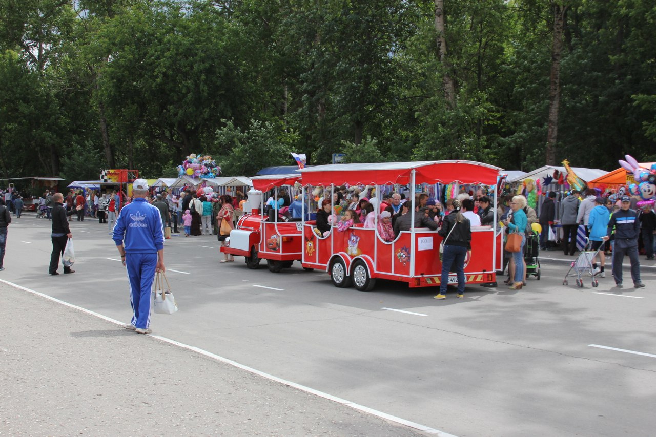 День города 4. Ржев день города Ржев. Аттракционы город Ржев. Карусели Ржев. Ржев день города 2021.