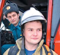 Спасают людей от огня