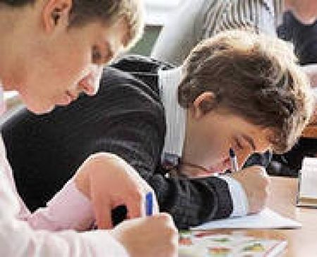 Выпускники 9 классов пишут ГИА по русскому языку