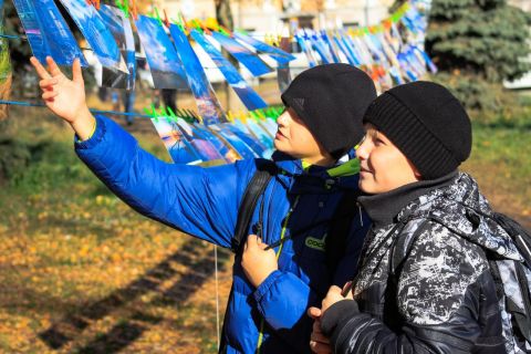 Фотовыставка на прищепках