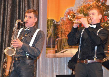 Участники джаз-бэнда «Солнечная страна» из Бежецка. 