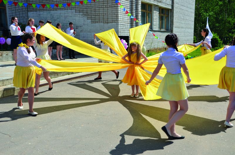 Чему улыбался кирпичный