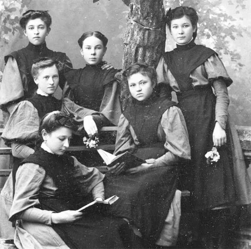 Женская гимназия, 1910 год